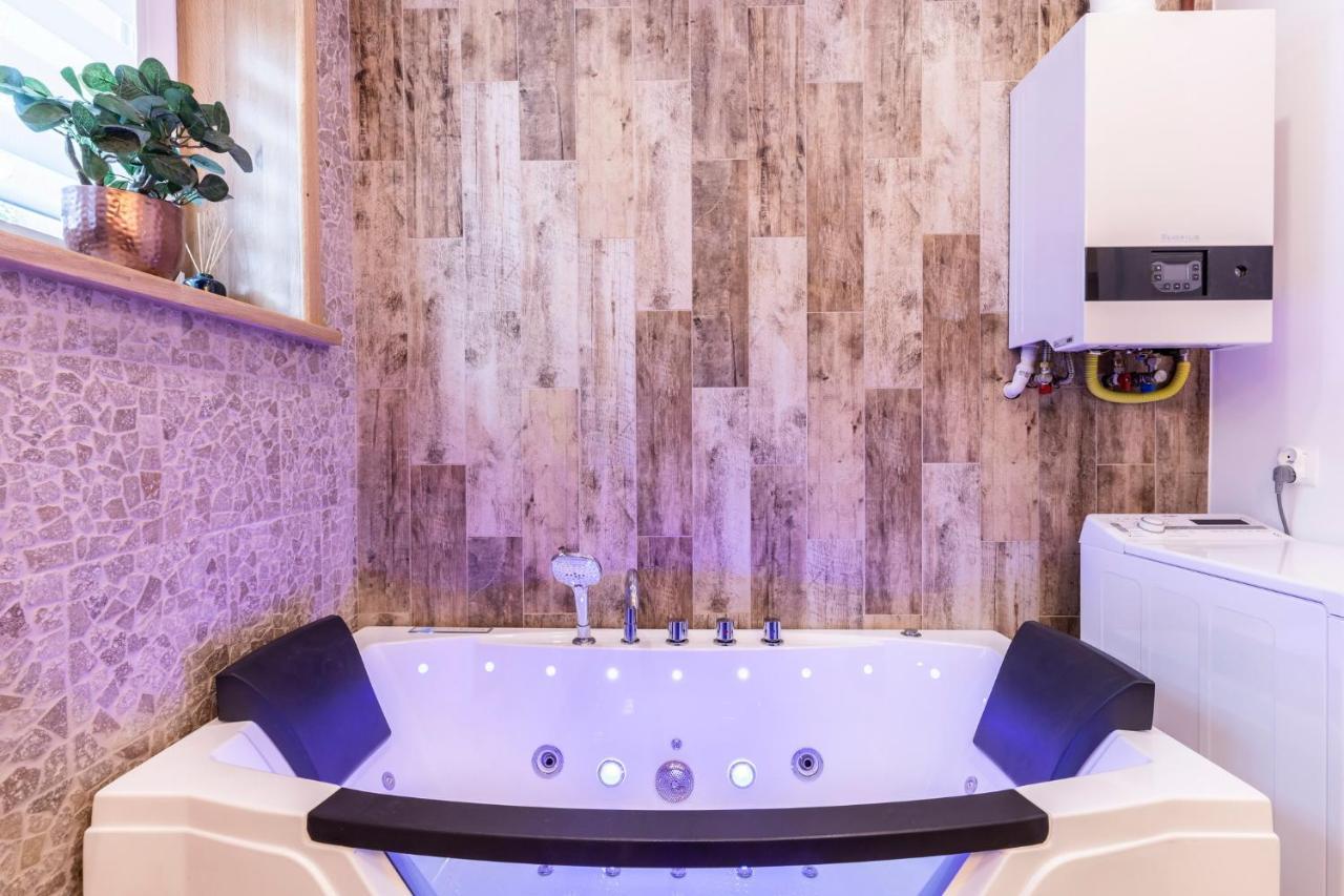 Bunia W Zakopanem Z Jacuzzi Apartment Exterior photo